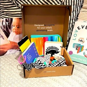 LOVEVERY Play Kit: “The Looker Play Kit” (0-12 weeks)
Very lightly used!